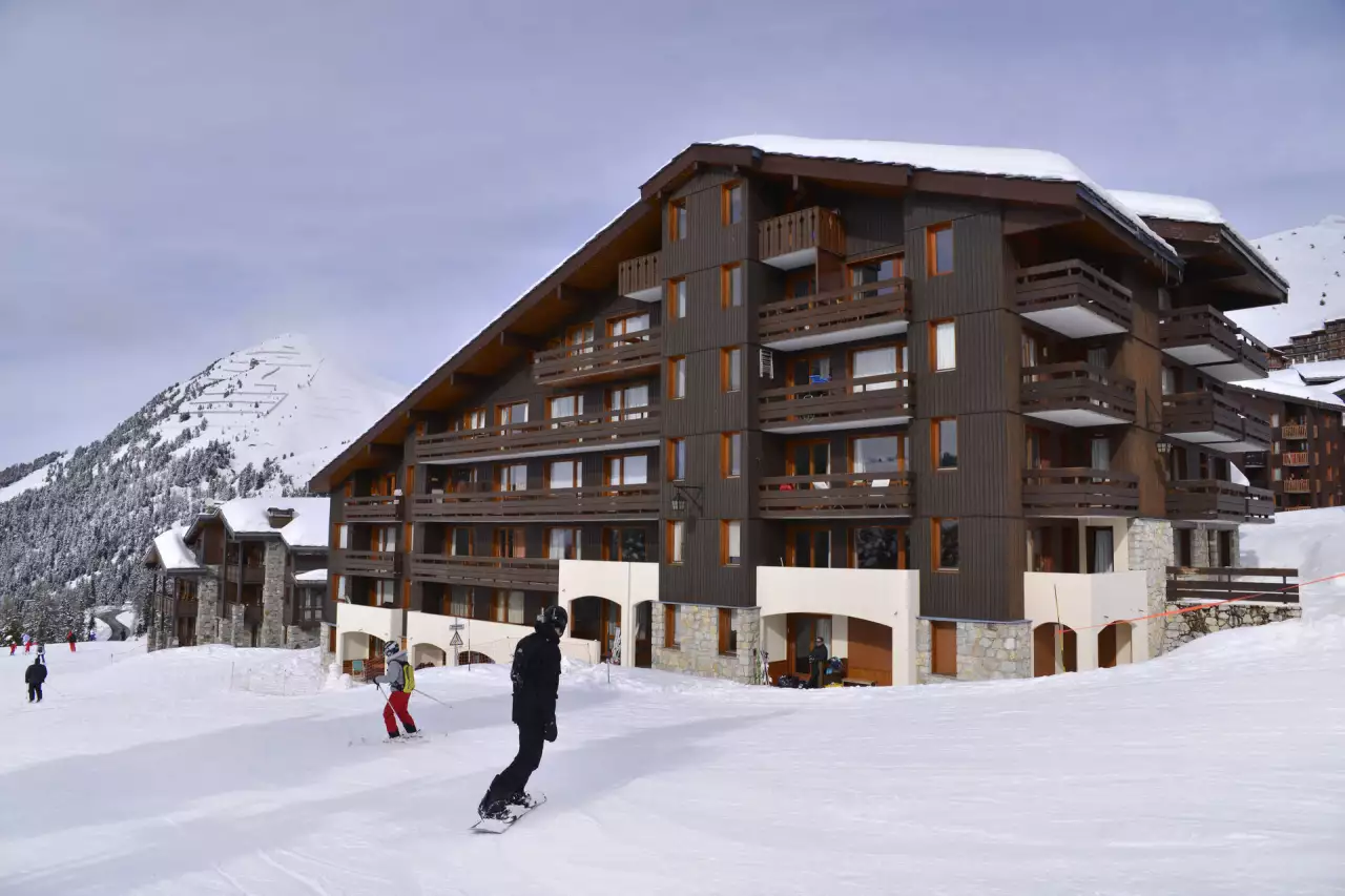 Beautiful spacious and renovated flat · Direct access to the slopes · Slppes 