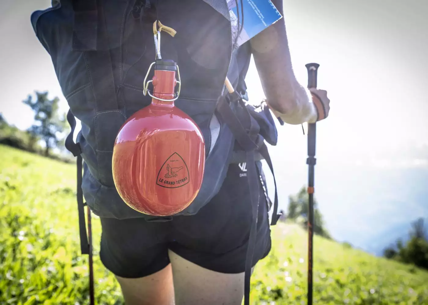 HOW TO EQUIP YOURSELF FOR A HIKE