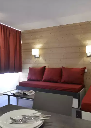 Renovated and comfortable flat · Near the slopes · Valley view · Balcony
